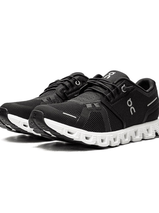 On Running Shoes - On Cloud 5 size 7 women’s Black & White Running Shoes